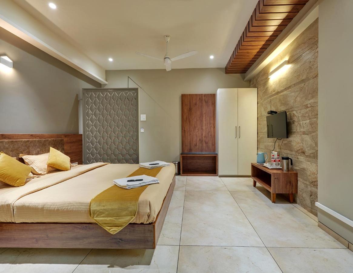 Hotel Swamini Kolhapur Exterior photo